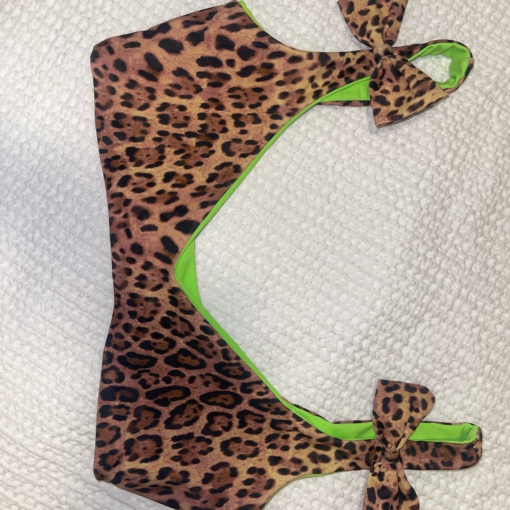 KaiLani reversible bikini top size L